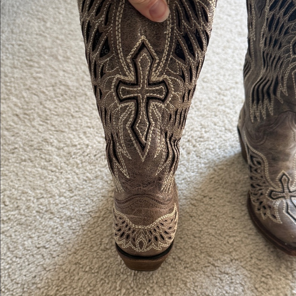 Corral Brown Heeled Boots with Cross Design - Picture 6 of 7